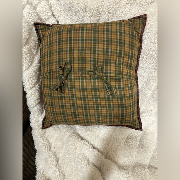 PatchMagic Holiday Quilted Throw Pillow Made in India 16x16” - Picture 5 of 8